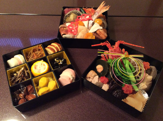 割烹 金柚　おせち三段重　B-01